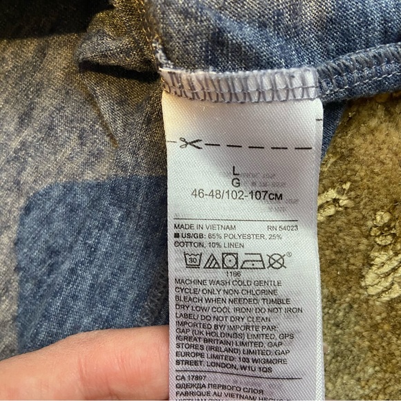 Banana Republic Henley Linen Tee - Picture 6 of 7